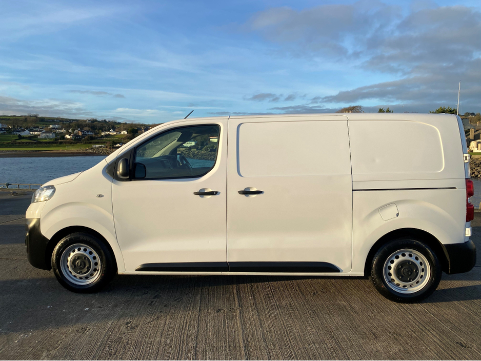 2020 Opel Vivaro 2700 Edition  L1H1 120 €11,495
