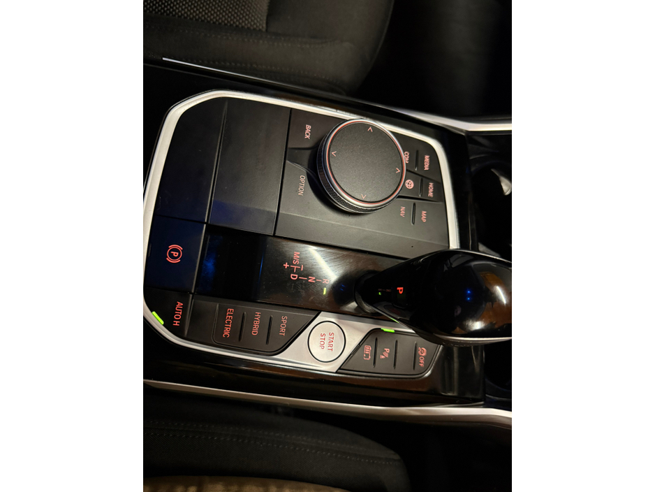 2021 BMW 3 Series 330e SE Pro Auto €21,900