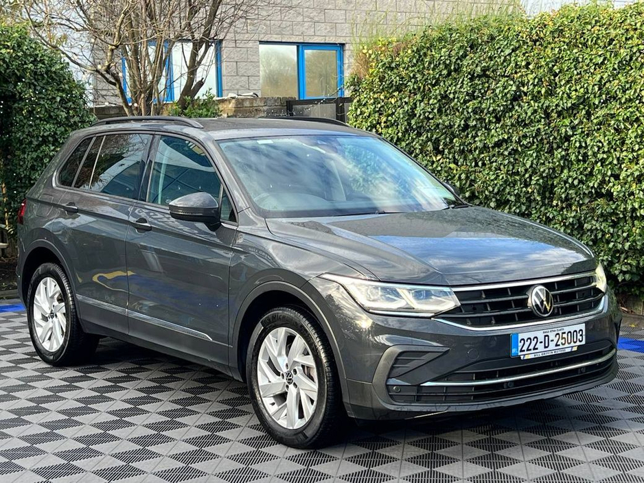 2022 Volkswagen Tiguan LIFE 1.4 TSI PLUG-IN HYBRID // FULL SERVICE HISTORY // APPLE CARPLAY/ANDROID AUTO // ADAPTIVE CRUISE CONTROL €28,950