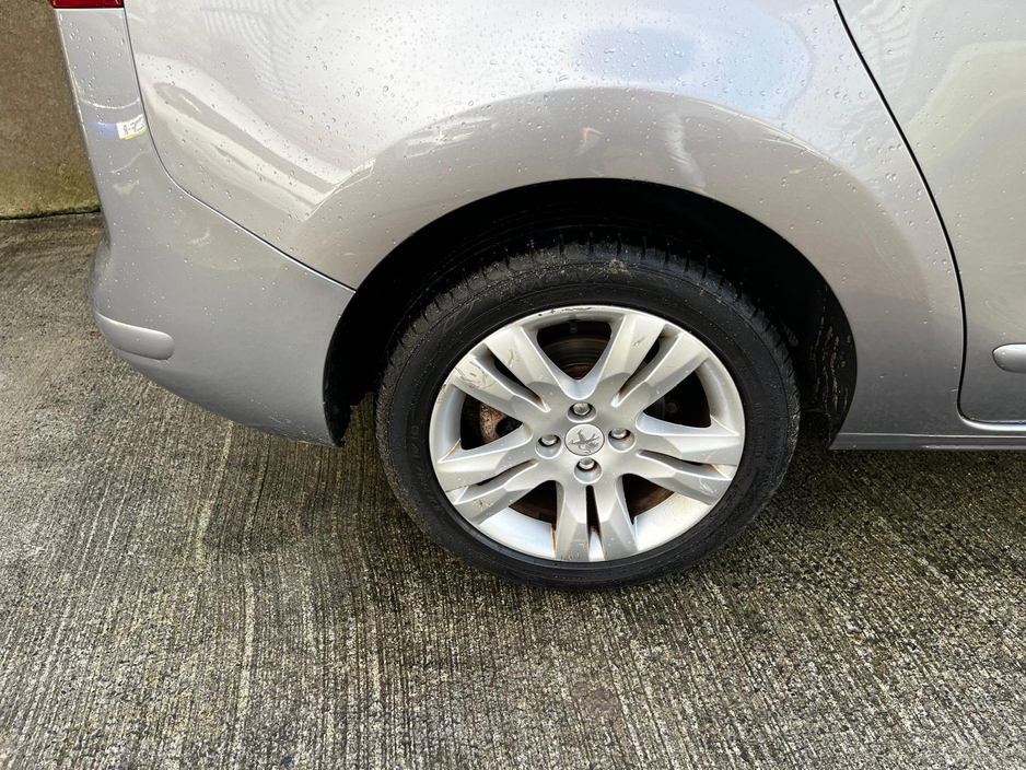 2015 Peugeot 5008 5008 1.6 Petrol, auto, pan roof, huge spec alloys €13,750