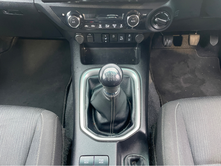 2021 Toyota Hilux 2021 TOYOTA HILUX 2.4 D-4D INVINCIBLE 4WD CREW CAB €28,950