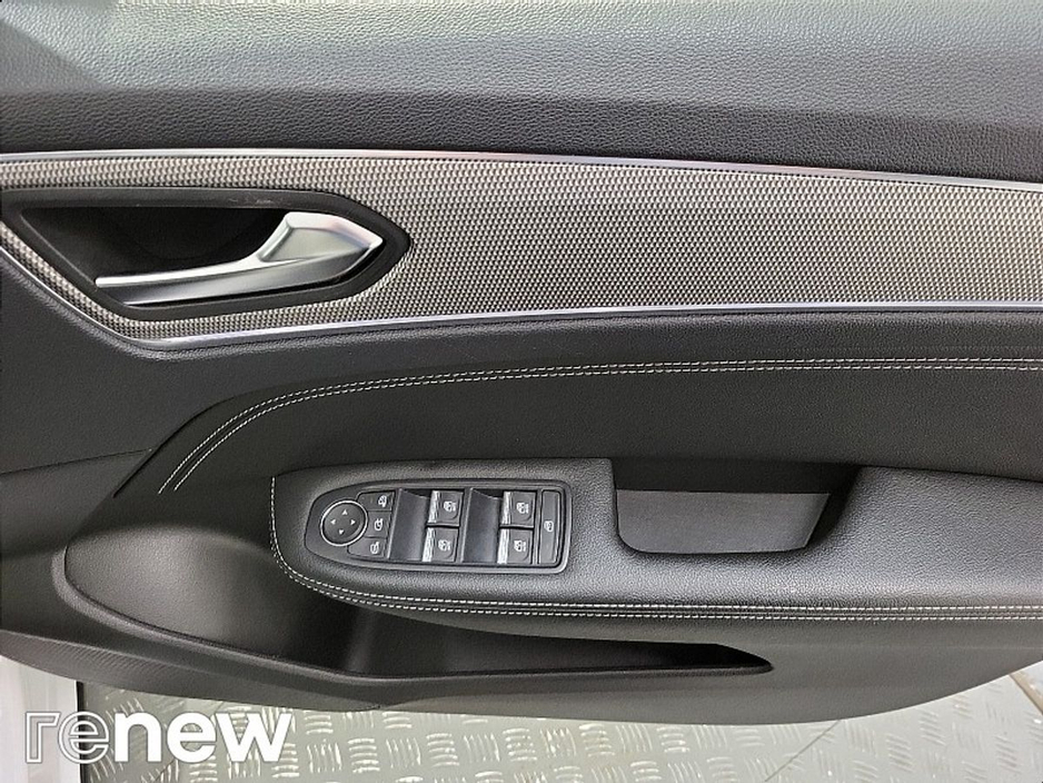 2022 Renault Arkana "S-Edition" "Automatic" "HEV" "Parking Camera" "Touchscreen Display" €25,995