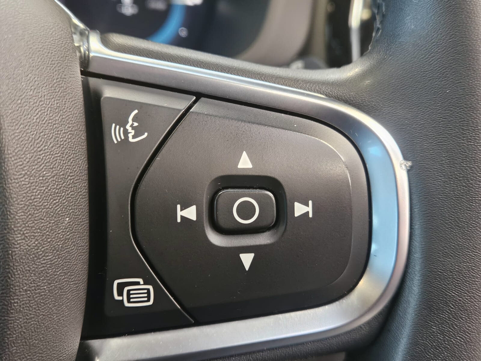 2022 Volvo XC60  €42,950