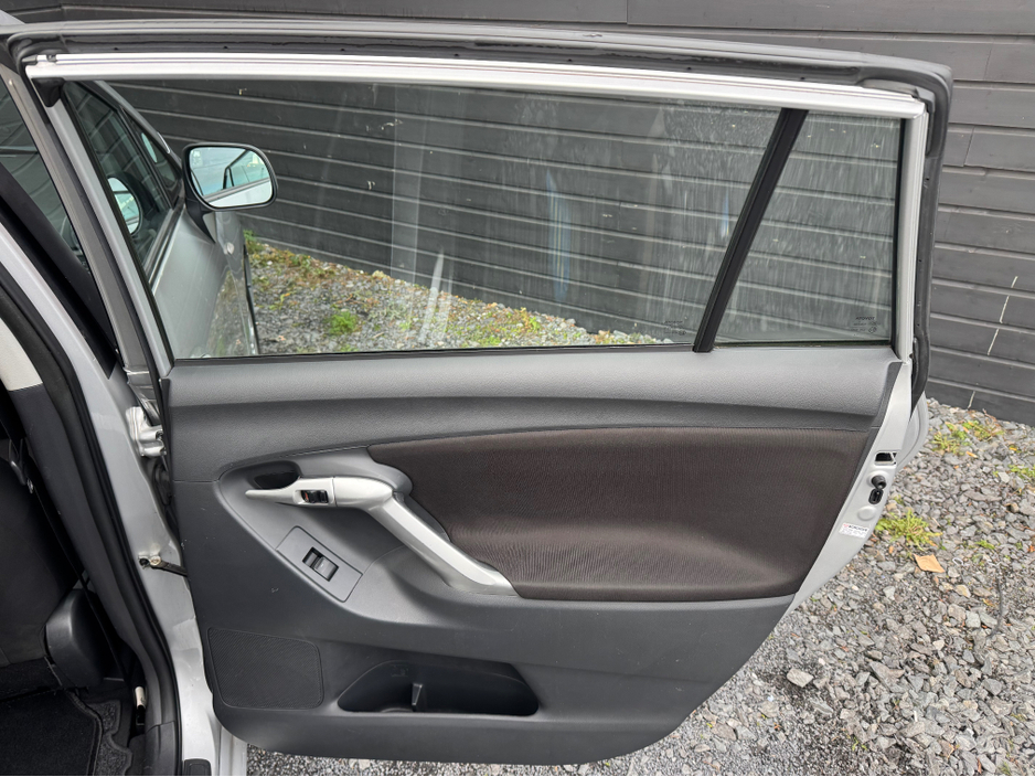 2011 Toyota Corolla Verso 2.0 D-4D LUNA 7 SEATER €5,495