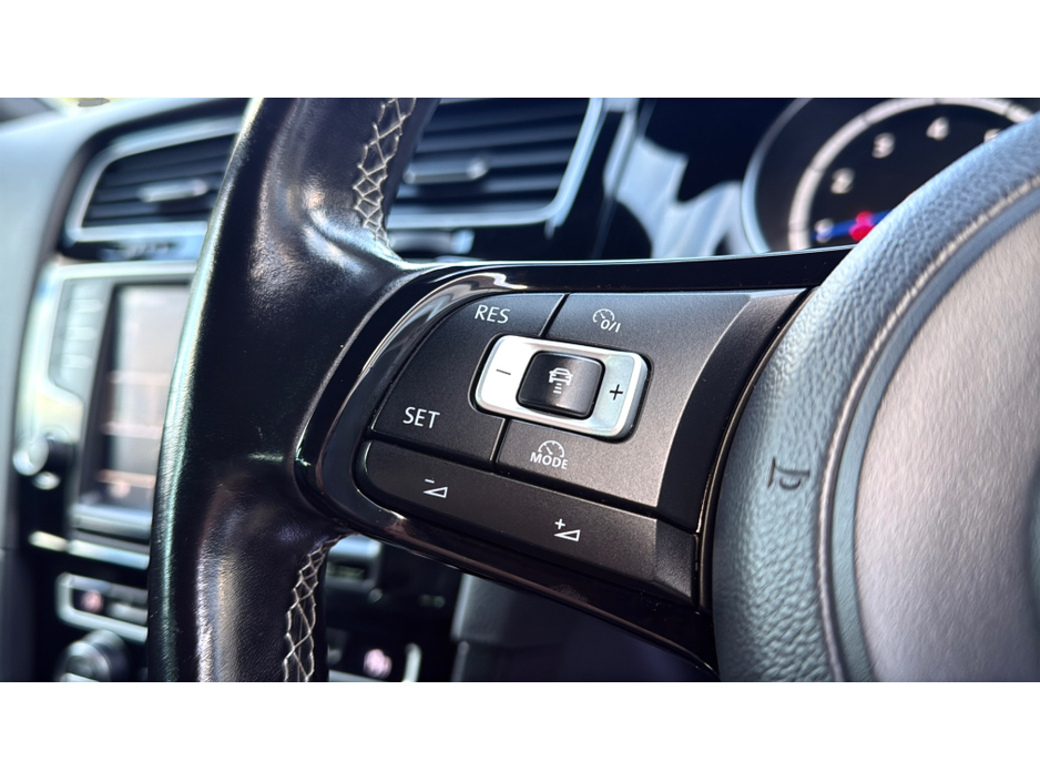 2015 Volkswagen Golf GOLF R 300BHP / AUTO / DSG / 4MOTION / LEATHER / 12MONTH WARRANTY / 90,000 €24,900