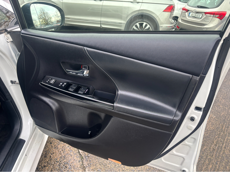 2018 Toyota Prius Alpha GR SPORT 7 SEATER AUTOMATIC HYBRID 1.8 PETROL //REVERSE CAMERA//KEYLESS ENTRY//HALF LEATHER GR SEATS// €23,950