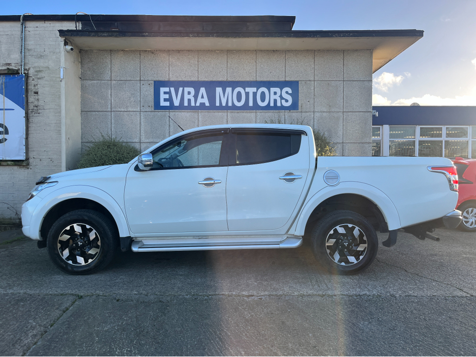 2017 Mitsubishi L200 DID BARBARIAN D/C 4WD 18 2.5 MANUAL //HIGH SPEC//FULL LEATHER//HEATED SEATS//REVEVRSE CAMERA//KEYLESS ENTRY//