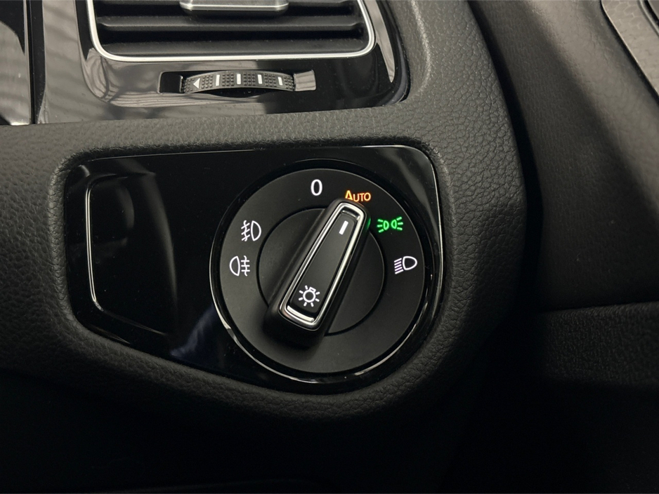 2019 Volkswagen Golf 2.0 TDI GTD DSG**DIGITAL DASH**TOUCH SCREEN MEDIA DISPLAY**REVERSE CAMERA**PARKING SENSORS**FRONT HEATED SEATS**DRIVE MODES**DUAL CLIMATE CONTROL**UPGRADED ALLOYS**KEYLESS START**FINANCE AVAILABLE** €24,995