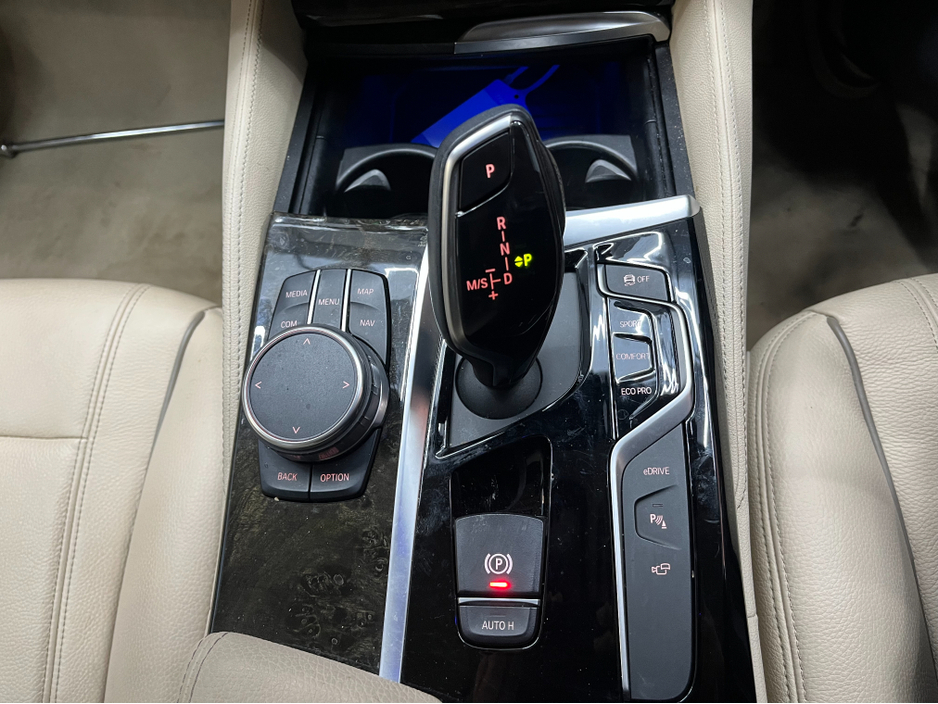 2018 BMW 5 Series €23950! 2018 BMW 530E LUXURY iPERFORMANCE 2.0 AUTOMATIC / CRUISE CONTROL / 360° CAMERA / PADDLE SHIFTERS / ELECTRIC MEMORY & HEATED SEATS €23,950