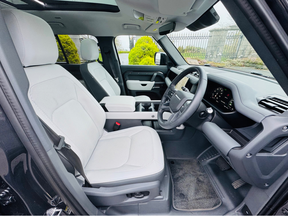 2025 Land Rover Defender P300e X-DYNAMIC SE URBAN SPEC PHEV AUTO €109,950