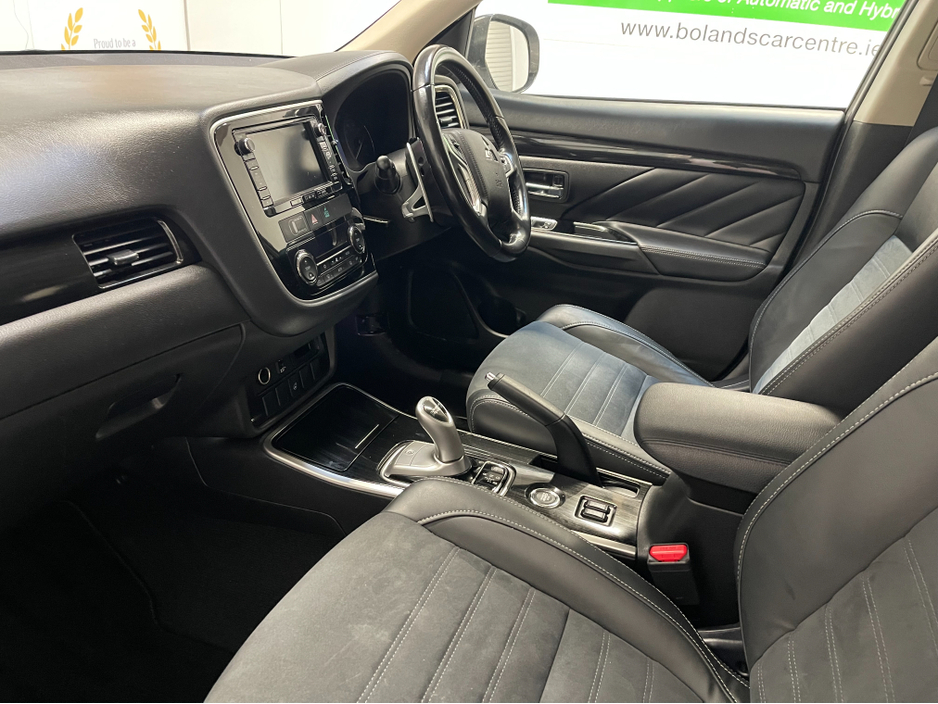 2016 Mitsubishi Outlander (Low Kms) HYBRID 2.0 PHEV AUTOMATIC 5DR MODEL  www.bolandscarcentre.ie €16,900