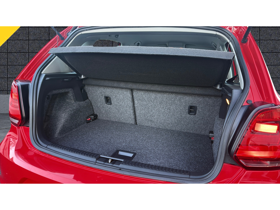 2016 Volkswagen Polo *HIGHLINE* 35,000KMS / LEATHER / HEATED SEATS / CAMERA / AUTO €13,900