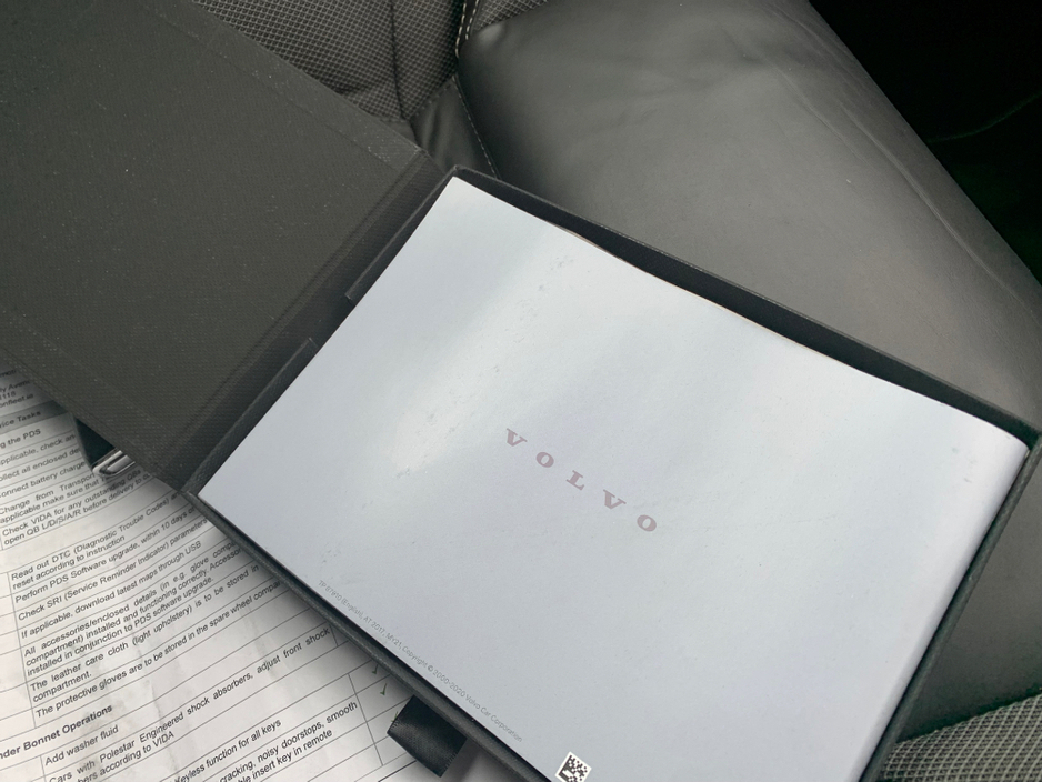 2021 Volvo V60 2.0 B4 197 BHP DSL R-DESIGN AUTO // ONE OWNER // FULL SERVICE HISTORY // STUNNING CONDITION 02/27 NCT // €270 ROAD TAX // €30,950