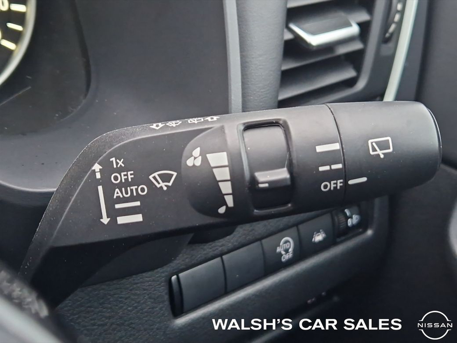 2022 Nissan Qashqai 1.3 HYB SV + Glass Roof Pack €25,950