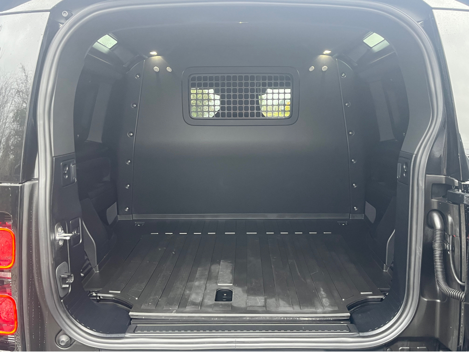 2025 Land Rover Defender HDTP XDYN HSE DM HARD TOP X-DYNAMIC €119,000