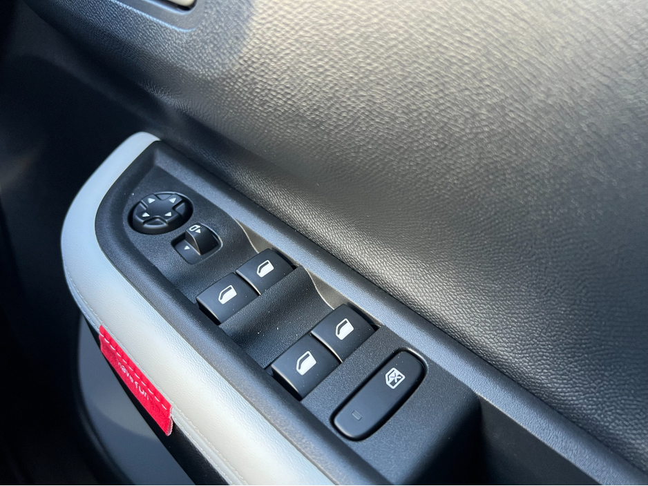 2026 Citroen C3 eMax BEV 320 44kWh 113HP €27,800