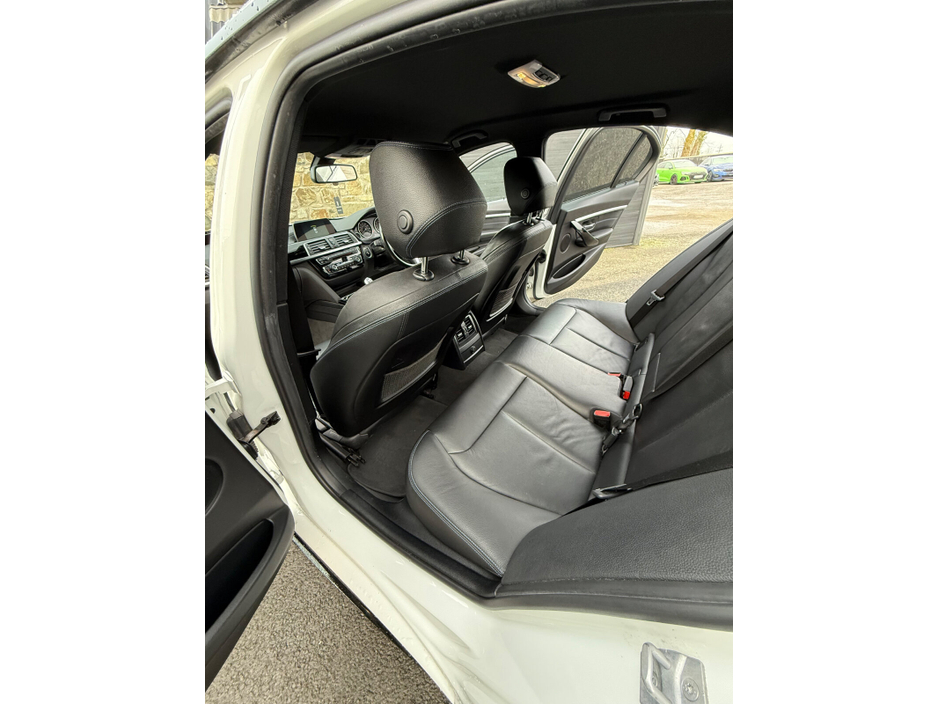 2018 BMW 3 Series 330e M Sport €17,995