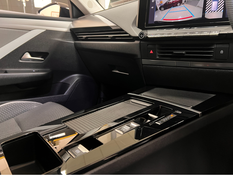 2024 Opel Astra As New (242) AUTOMATIC DIESEL Sports Tourer ELEGANCE As New Tint Kms Superb Value www.bolands.ie Est.1955 €30,750