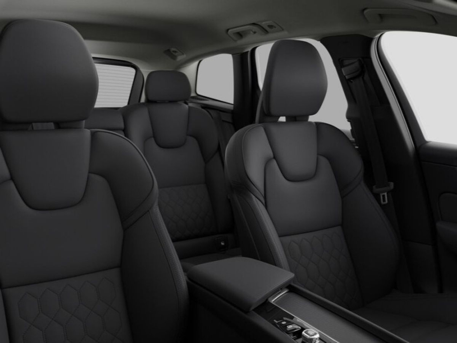 2026 Volvo XC60 T6 PHEV Core €68,895