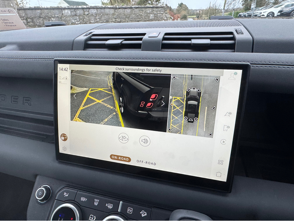 2025 Land Rover Defender P300e X-DYNAMIC SE URBAN SPEC PHEV AUTO €109,950