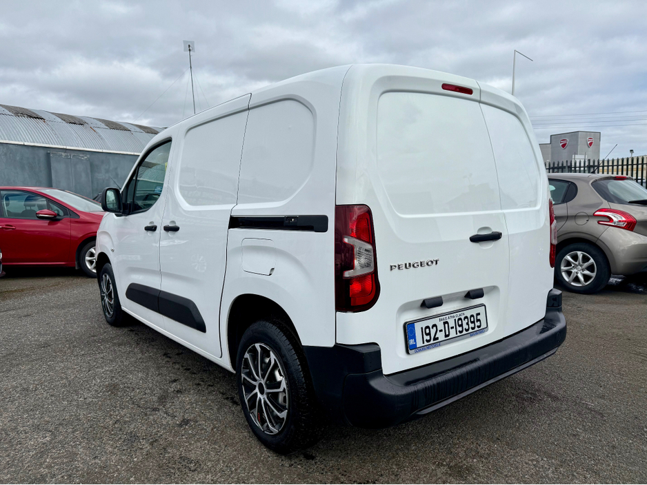 2019 Peugeot Partner ACTIVE 1.6 BLUEHDI 650KG ** 3 SEATER ** 1 OWNER IRISH VEHICLE **  FULL MAIN DEALER HISTORY ** NEW MODEL ** PRICE PLUS VAT ** €7,995