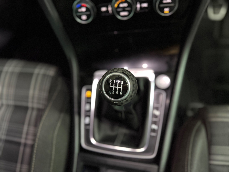 2016 Volkswagen Golf 2.0 TDI GTD €10,950