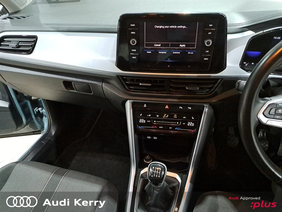 2023 Volkswagen T-Roc LIFE 2.0 TDI 116HP WITH HEATED SEATS AND REAR CAMERA €31,900