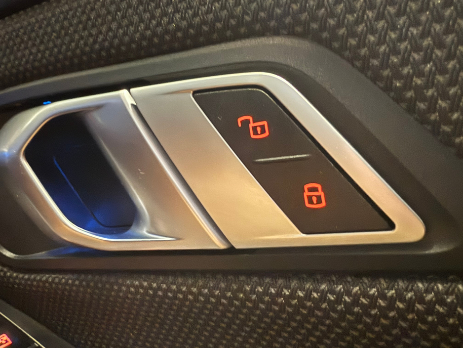 2021 BMW 3 Series 330e SE Pro Auto €21,900