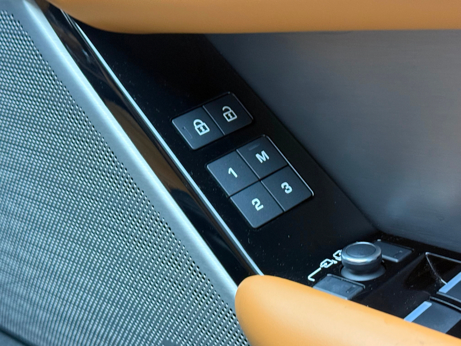 2022 Land Rover Range Rover Velar R-DYNAMIC HSE *PAN ROOF* €51,990