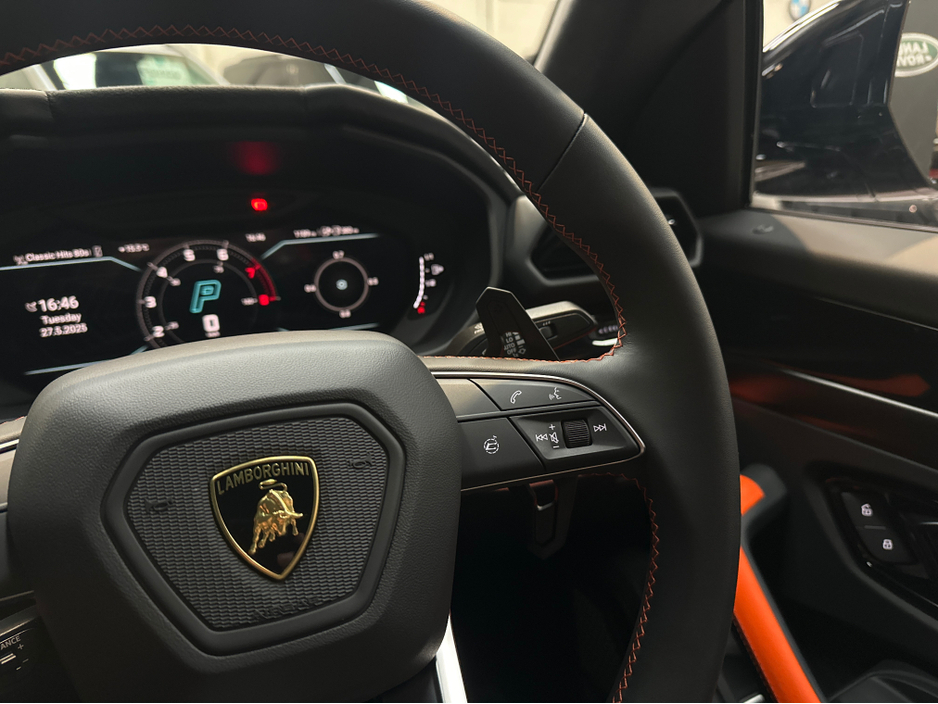 2025 Lamborghini Urus URUS S-E 4X4 V8 TWIN TURBO €359,950