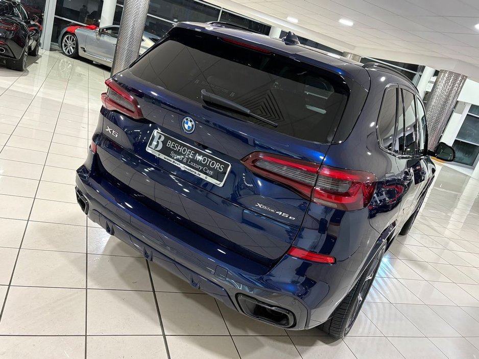 2022 BMW X5 45e M-SPORT HYBRID=TECH/COMFORT/SKY LOUNGE PACKAGES=LOW MILES//FULL BMW SERVICE HISTORY=222 REG=ORIGINAL IRISH SUPPLIED//TAILORED FINANCE PACKAGES AVA €66,995