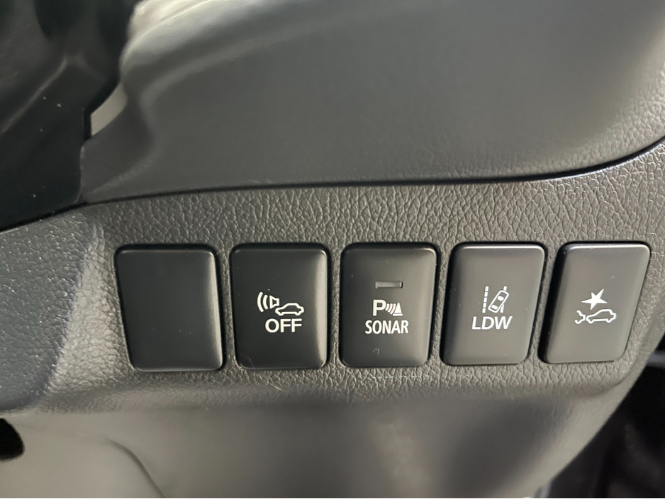 2017 Mitsubishi Outlander HYBRID 2.0 PHEV AUTOMATIC 5DR MODEL  www.bolandscarcentre.ie €17,900