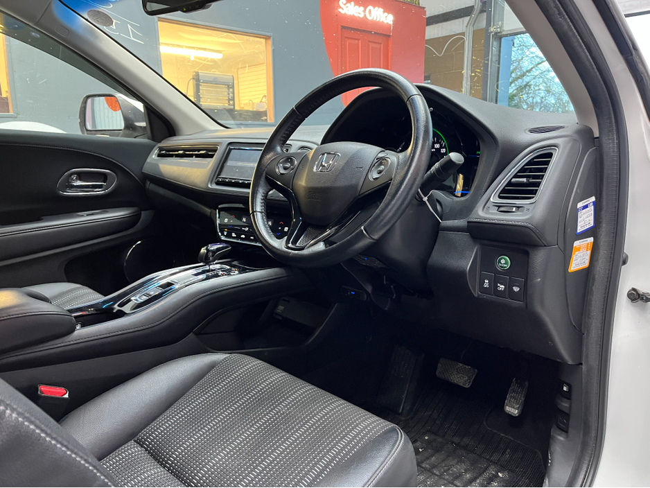 2015 Honda Vezel €15950! 2015 HONDA VEZEL HYBRID Z 1.5 AUTOMATIC / HEATED SEATS / CRUISE CONTROL / REVERSE CAMERA €15,950