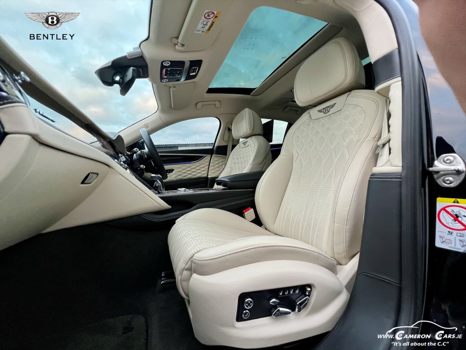 2023 Bentley Flying Spur AZURE €209,950