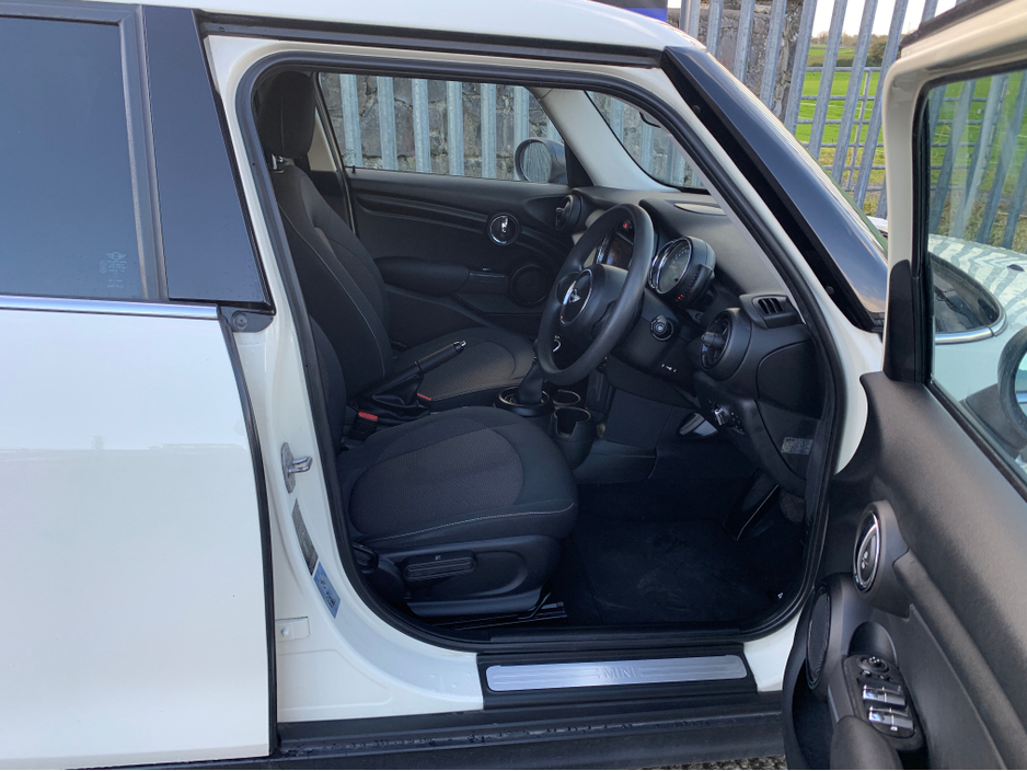 2015 MINI One ONE 5 DOOR AUTOMATIC €13,995