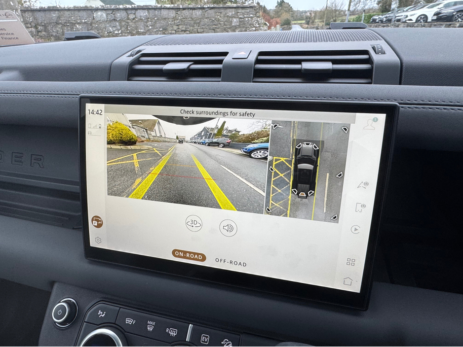 2025 Land Rover Defender P300e X-DYNAMIC SE URBAN SPEC PHEV AUTO €109,950