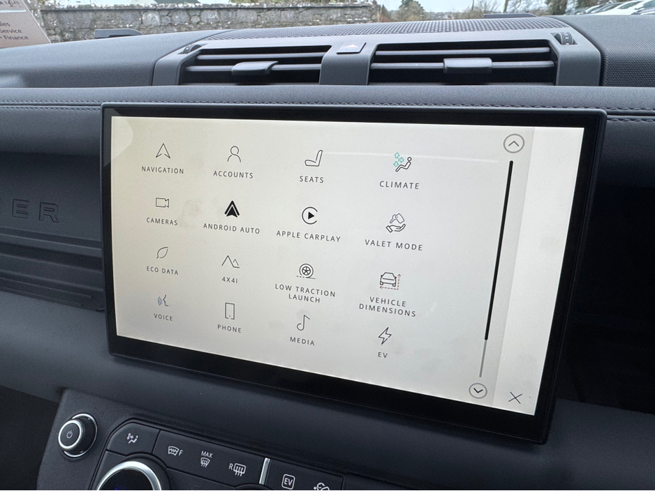 2025 Land Rover Defender P300e X-DYNAMIC SE URBAN SPEC PHEV AUTO €109,950