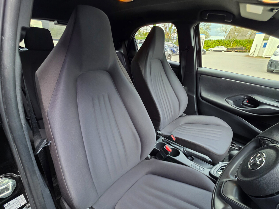 2022 Toyota Yaris  €17,950