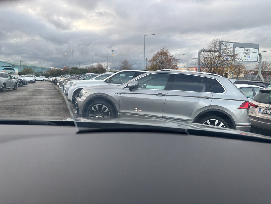 2020 Volkswagen Tiguan R-LINE 4MOTION AUTOMATIC 2.0 DIESEL //LOW MILES//HIGH SPEC//360 PARKING CAMERAS//HEATED FRRONT AND REAR SEATS//HEAD UP DISPLAY// €34,950