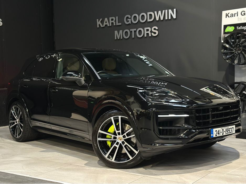 2024 Porsche Cayenne 3.0 V6 E-HYBRID MEGA  SPEC €109,950