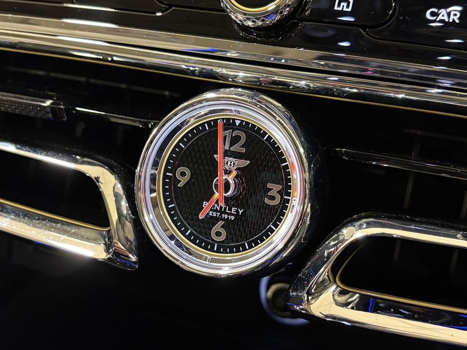 2025 Bentley Flying Spur 3.0 V6 E-HYBRID AZURE=AS NEW//HUGE SPEC=PAN ROOF//BALANCE OF BENTLEY WARRANTY=ONLY €150 ANNUAL ROAD TAX//TAILORED FINANCE PACKAGES AVAILABLE=TRADE INS €249,995