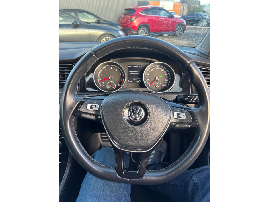 2017 Volkswagen Golf  €16,500