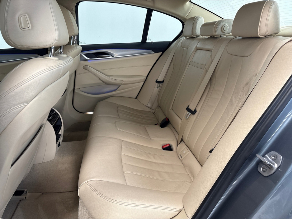 2017 BMW 5 Series SE**MULTIFUNCTIONAL STEERING WHEEL**TOUCH SCREEN MEDIA DISPLAY**PARKING SENSORS**DRIVE MODES**BLUETOOTH**KEYLESS START**FRONT HEATED SEATS**CREAM LEATHER INTERIOR**AMBIENT LIGHTING** €21,995