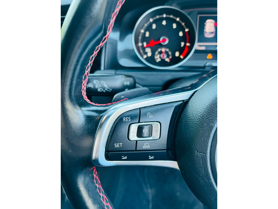 2014 Volkswagen Golf  €16,950