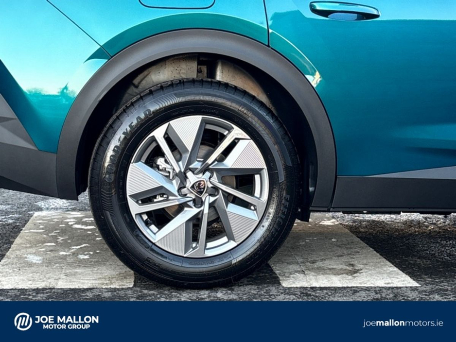 2026 Peugeot 408 1.2 Allure Hybrid €40,395