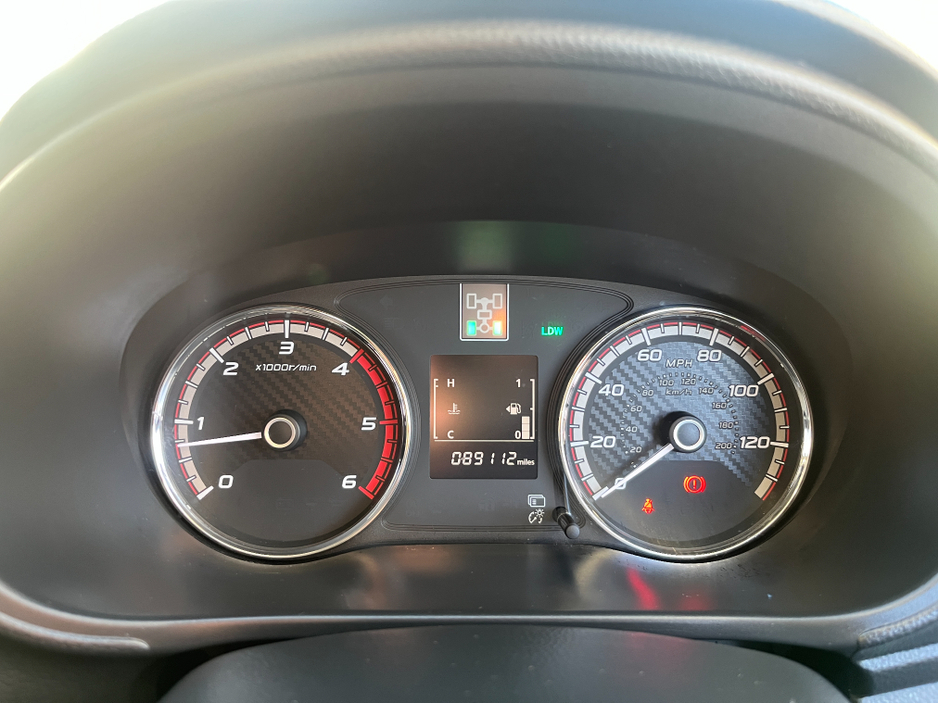 2017 Mitsubishi L200 DID BARBARIAN D/C 4WD 18 2.5 MANUAL //HIGH SPEC//FULL LEATHER//HEATED SEATS//REVEVRSE CAMERA//KEYLESS ENTRY//