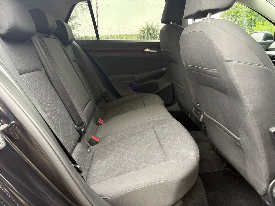 2022 Volkswagen Golf 2.0 TDI 115HP Life €23,995