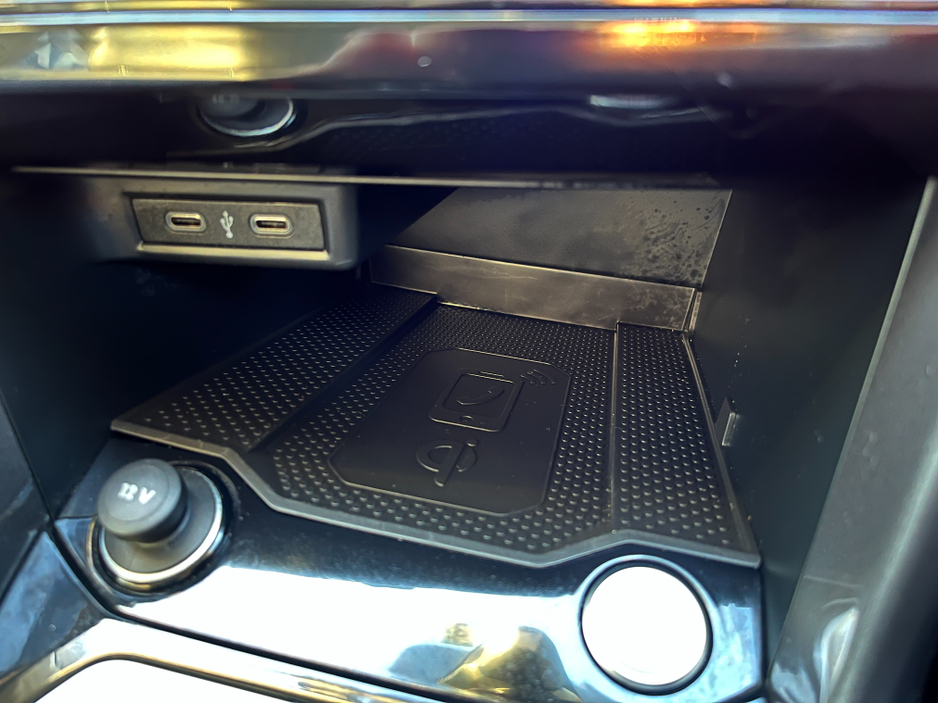 2023 Volkswagen T-Roc AUTOMATIC 2.0 DIESEL //MASSIVE SPEC//FULL LEATHER HEATED SEATS//PANORAMIC GLASS ROOF//LOW MILES// €31,950