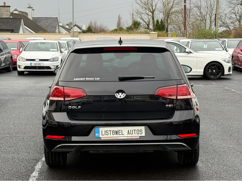 2017 Volkswagen Golf COMFORTLINE 1.2 AUTOMATIC * REAR VIEW CAMERA, AUTO LIGHTS, ADAPTIVE CRUISE CONTROL, POWERED FOLDING HEATED MIRRORS, LUMBAR SUPPORT, 2 KEYS, TOUCH SCREEN RADIO, MULTIFUNCTION STEERING WHEEL* €17,950
