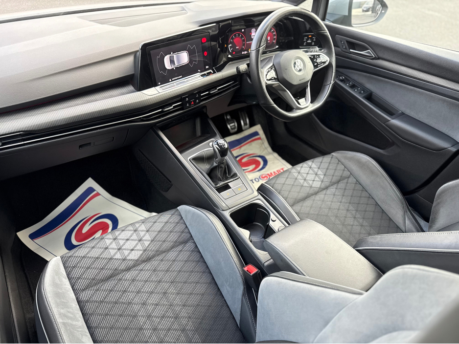 2022 Volkswagen Golf 2022 Volkswagen Golf R-LINE TSI €27,995